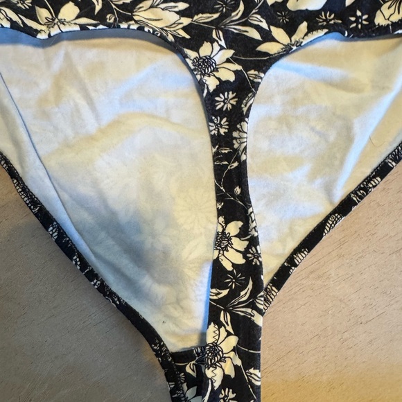 Free People Intimately Black White Floral Off Shoulder Floral Bodysuit. SZ L - Picture 7 of 8